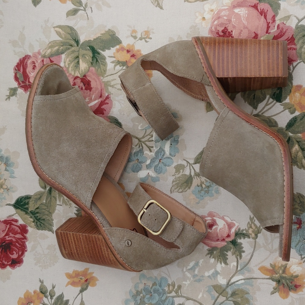 UGG Aja Olive Green Suede Leather Ankle Strap Sandals with Block Heel size 10
